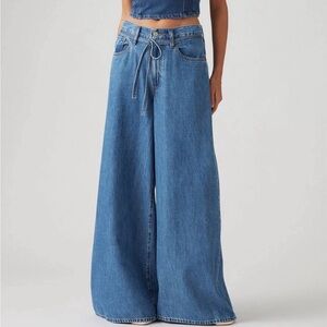 BRAND NEW. Levi’s Superwide Women Jeans